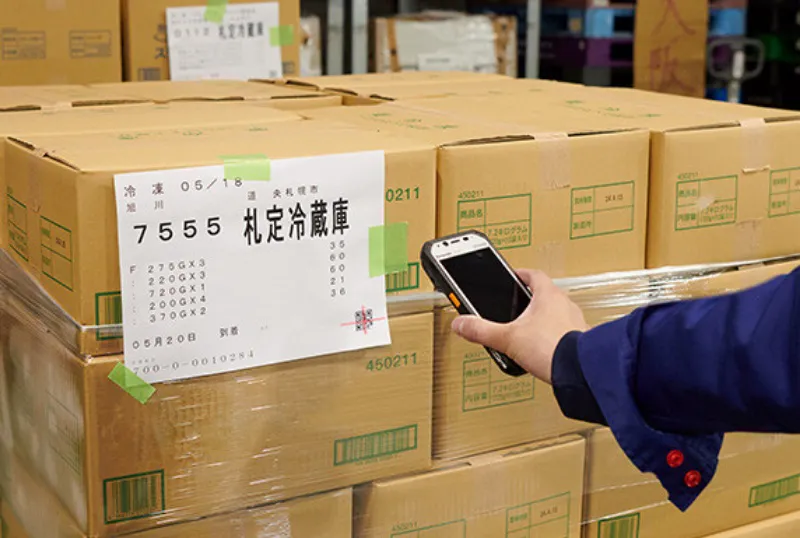 冷凍配送の情報を読み取る頑丈ハンドヘルドタフブック
