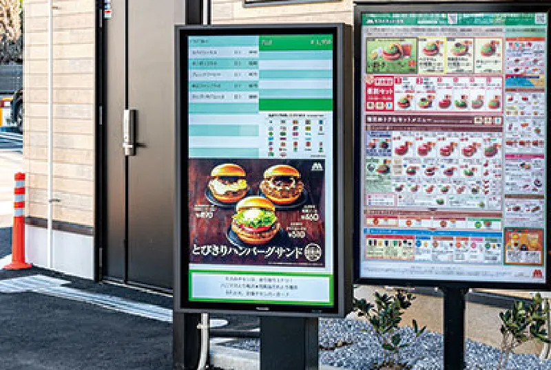 ファーストフード店のデジタルサイネージメニューの写真