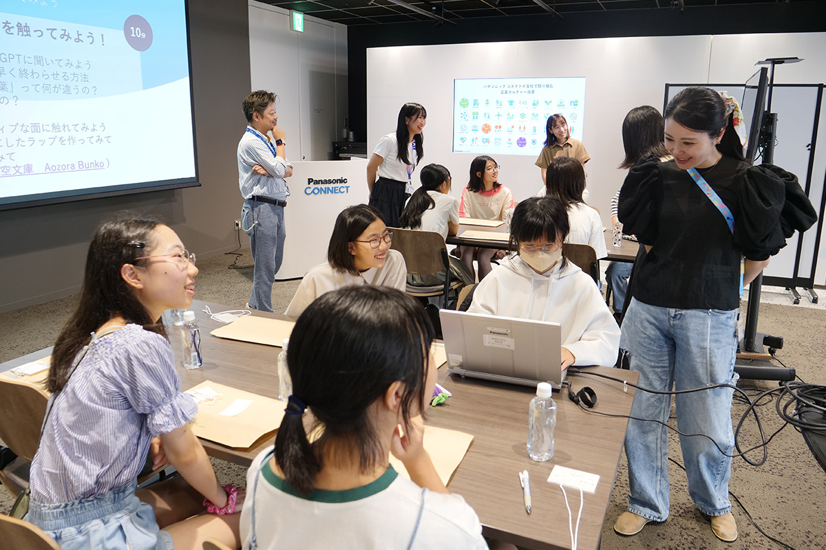 オフィスツアー＆ワークショップの様子