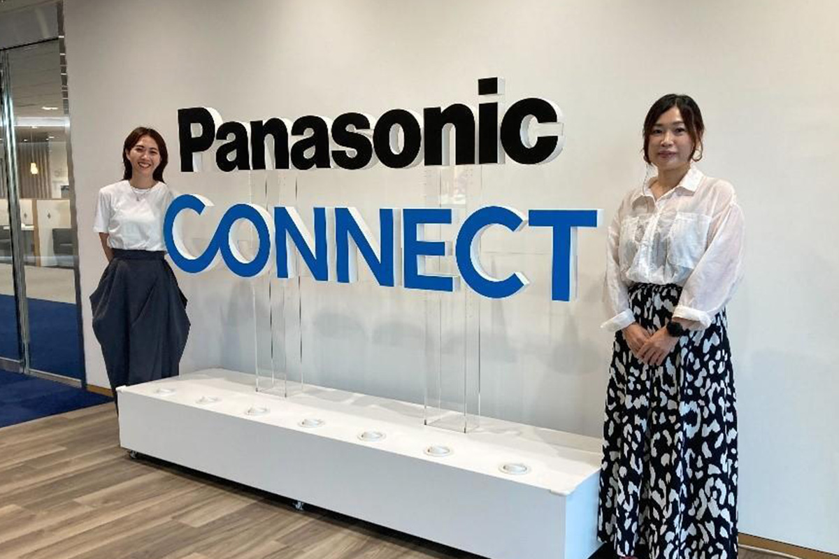 人事総務本部で報酬制度の企画・運営を務める杉町さん、同本部の星さんの写真